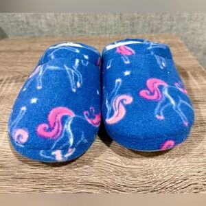 Cuddl Duds Girls Printed Fleece Clog Slipper. Like new. Worn one time.